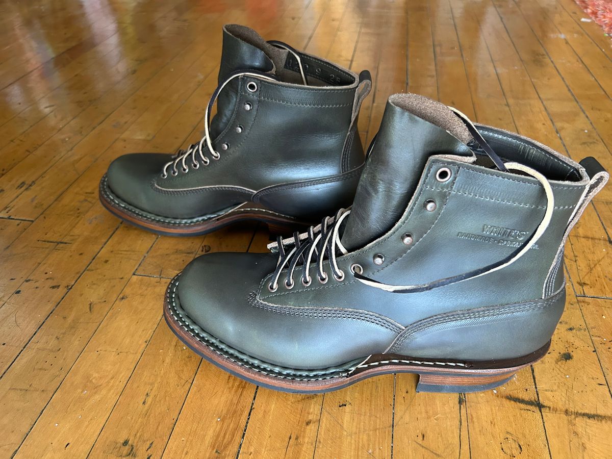 Photo by sundriver on November 1, 2025 of the White's 350 Cutter in Horween Greener Pastures Dublin.