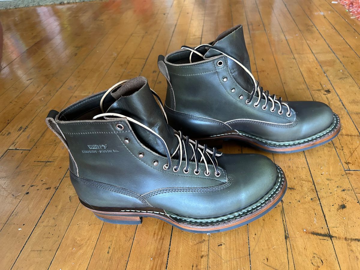 Photo by sundriver on November 1, 2025 of the White's 350 Cutter in Horween Greener Pastures Dublin.