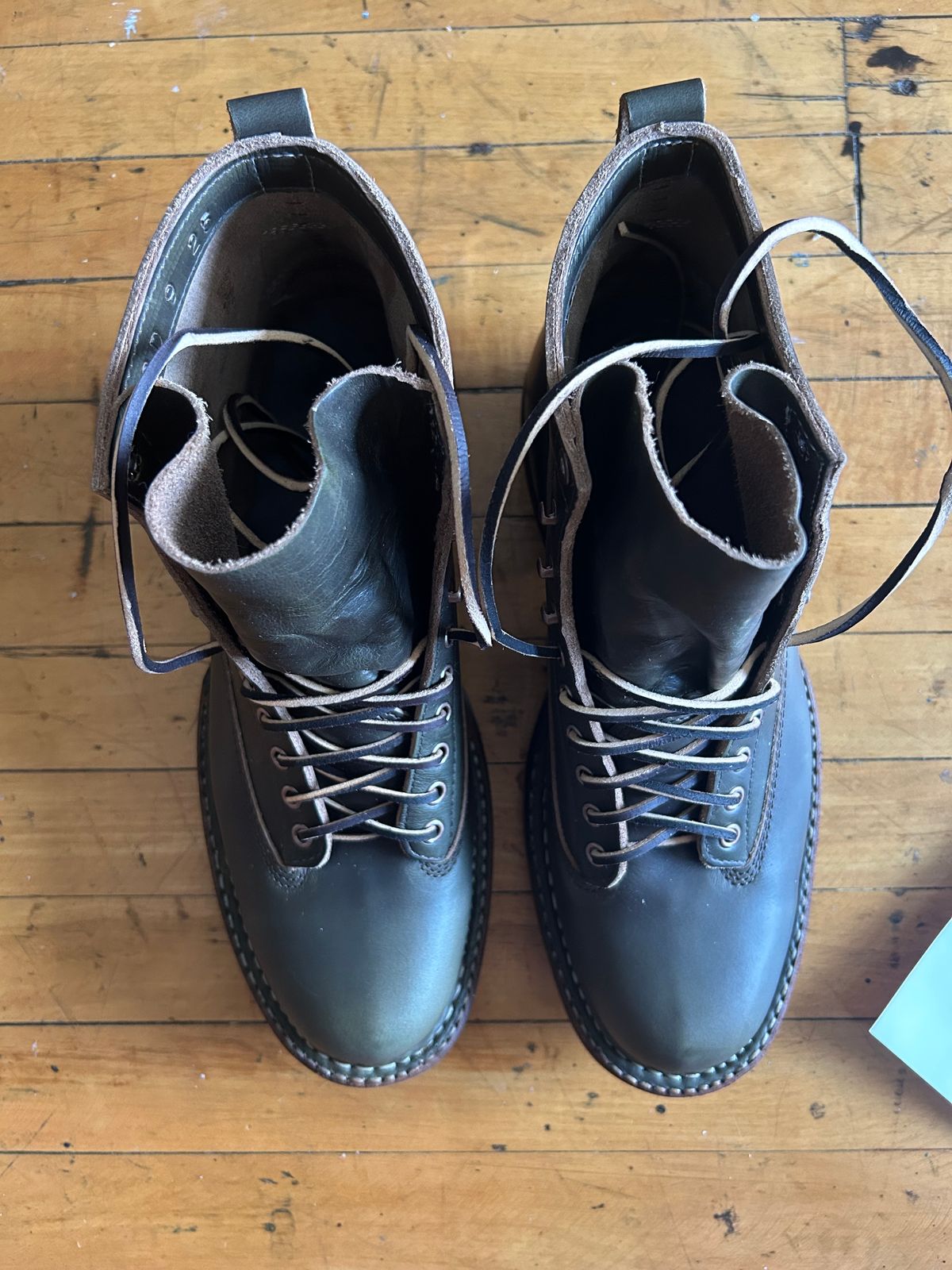 Photo by sundriver on November 1, 2025 of the White's 350 Cutter in Horween Greener Pastures Dublin.