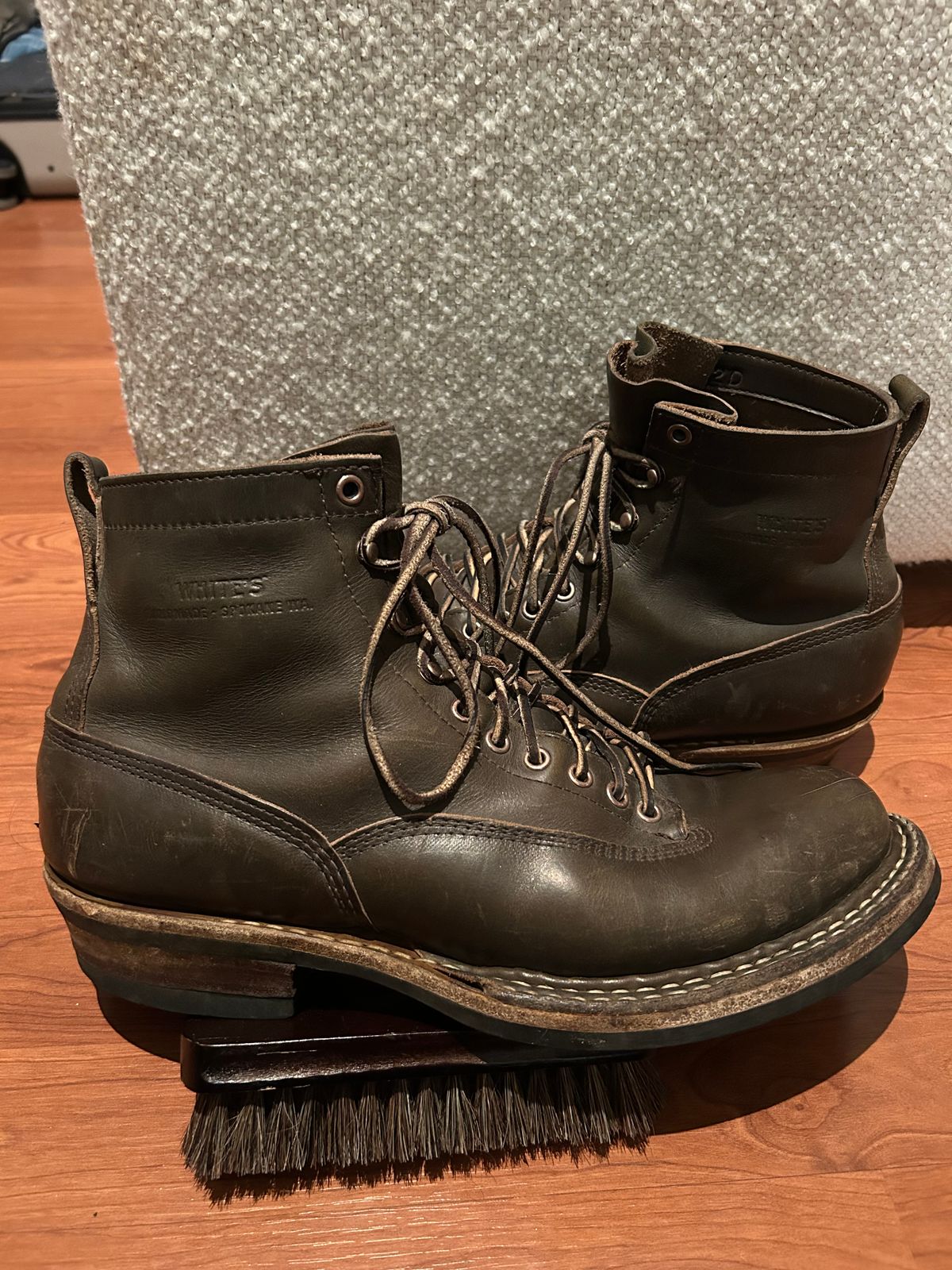 Photo by sundriver on January 6, 2026 of the White's 350 Cutter in Horween Greener Pastures Dublin.