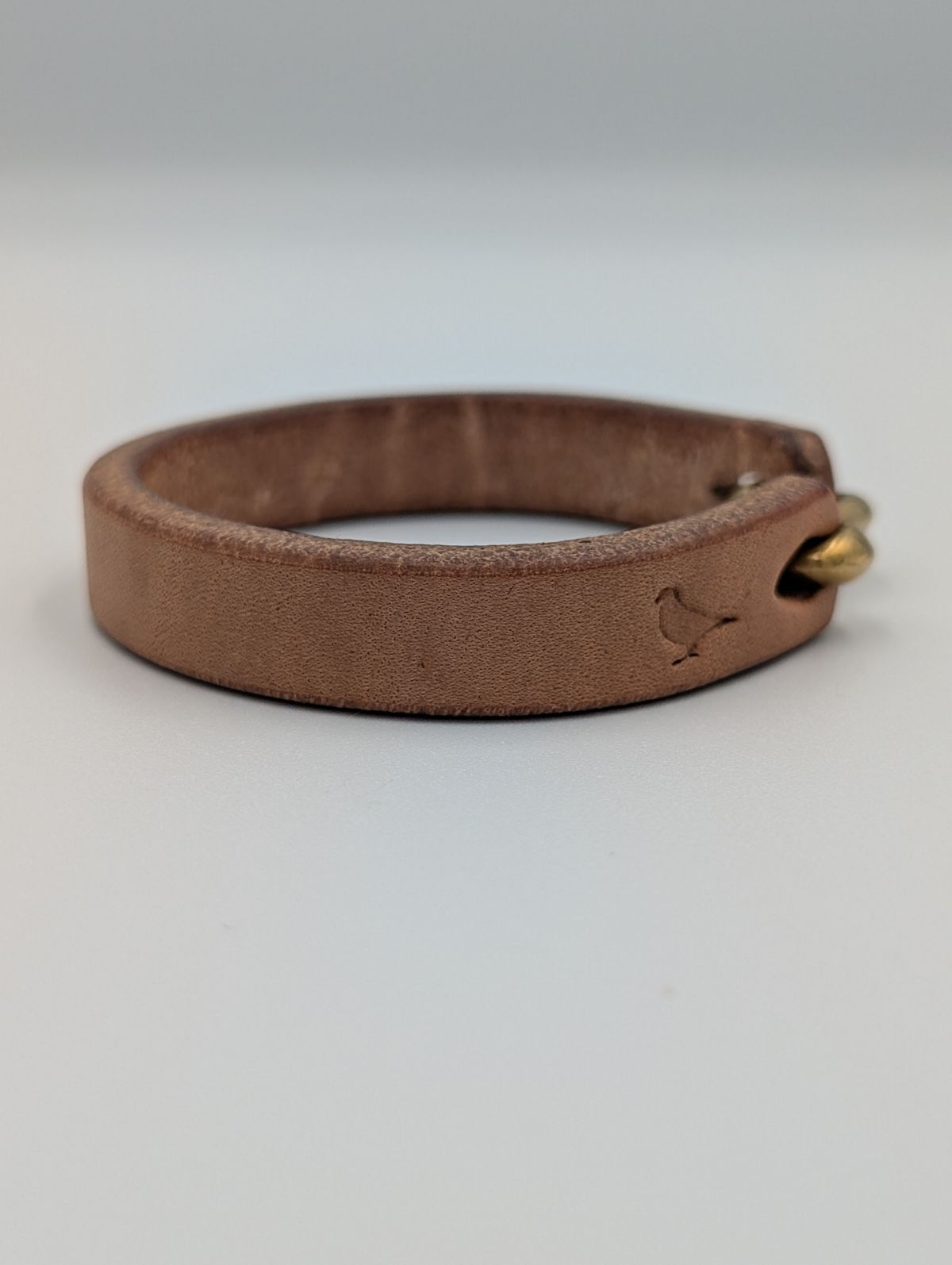 Photo by wistless on October 2, 2025 of the Pigeon Tree Cuff in J&FJ Baker Natural Oak Bark Tanned Bridle.