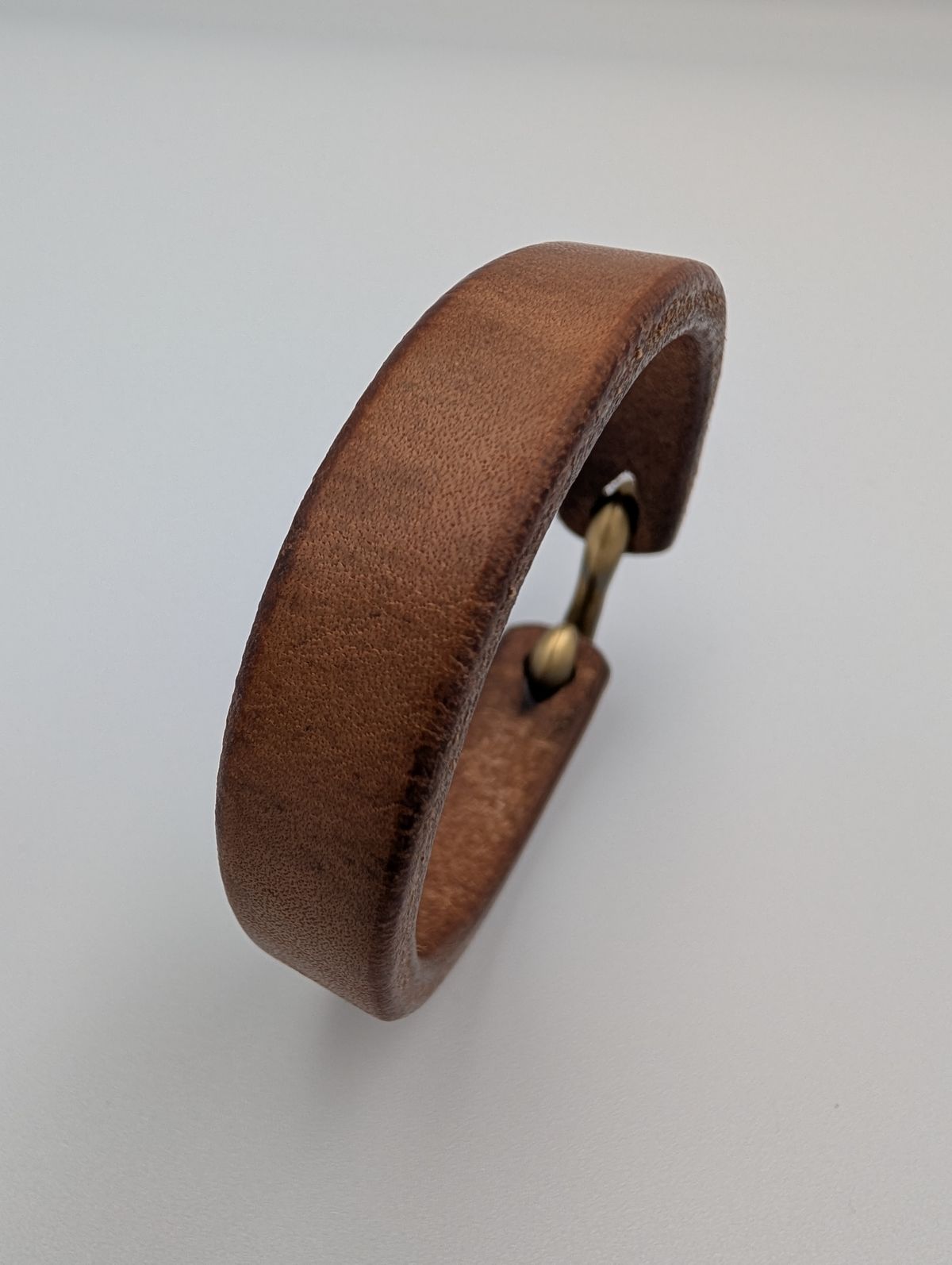 Photo by wistless on November 2, 2025 of the Pigeon Tree Cuff in J&FJ Baker Natural Oak Bark Tanned Bridle.