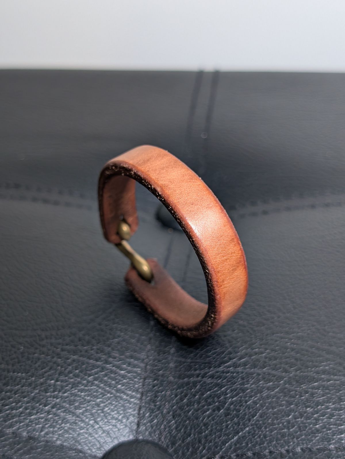 Photo by wistless on November 30, 2025 of the Pigeon Tree Cuff in J&FJ Baker Natural Oak Bark Tanned Bridle.