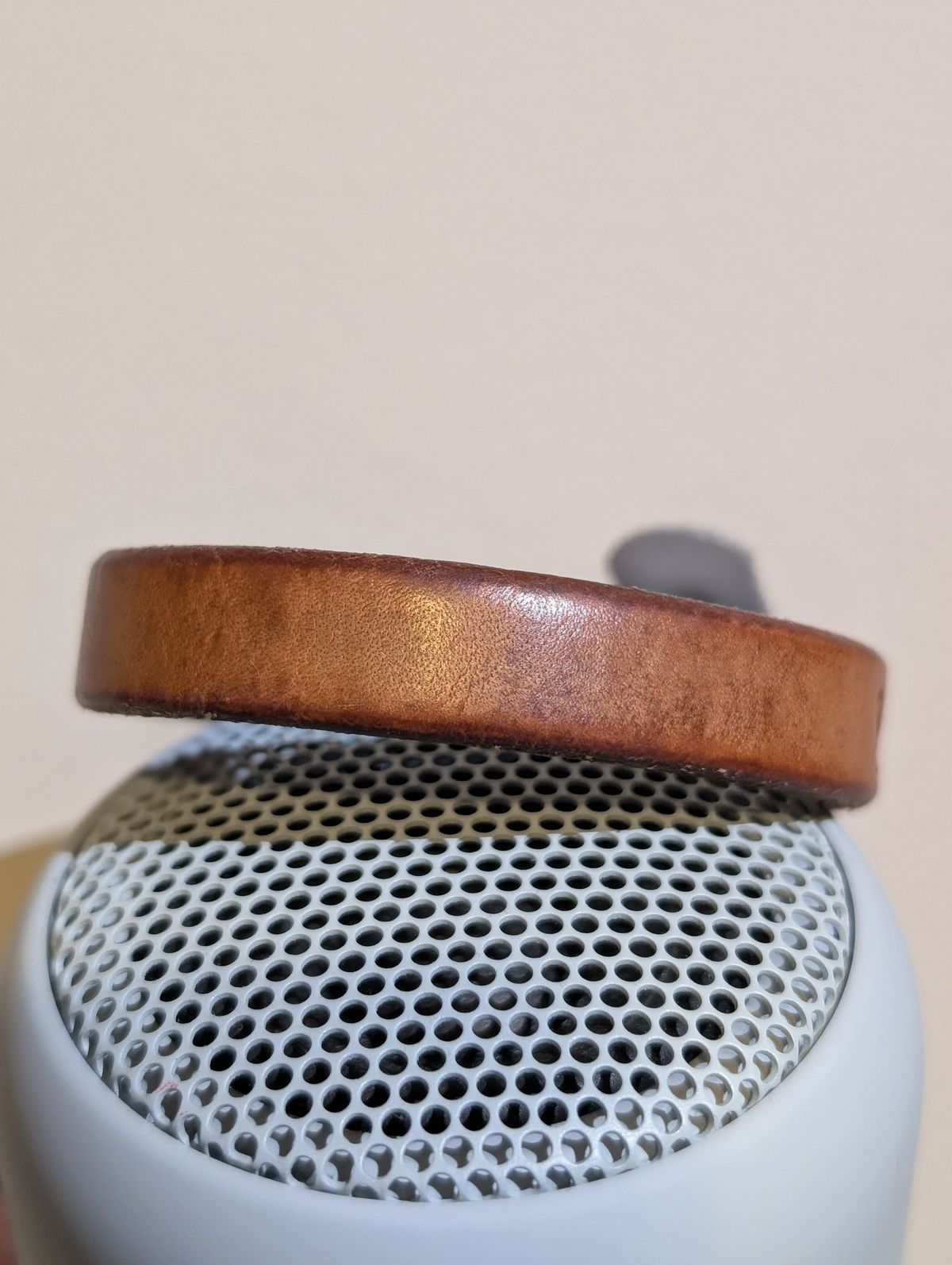 Photo by wistless on January 3, 2026 of the Pigeon Tree Cuff in J&FJ Baker Natural Oak Bark Tanned Bridle.