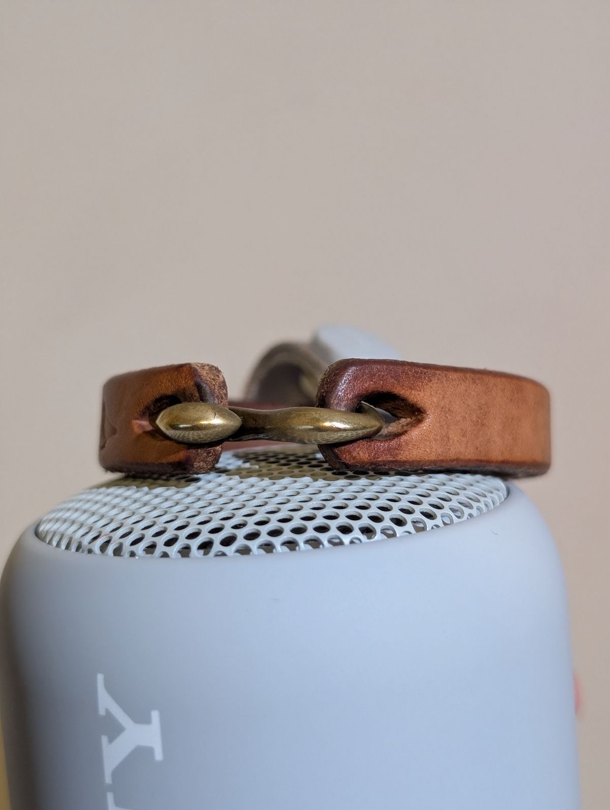 Photo by wistless on January 3, 2026 of the Pigeon Tree Cuff in J&FJ Baker Natural Oak Bark Tanned Bridle.