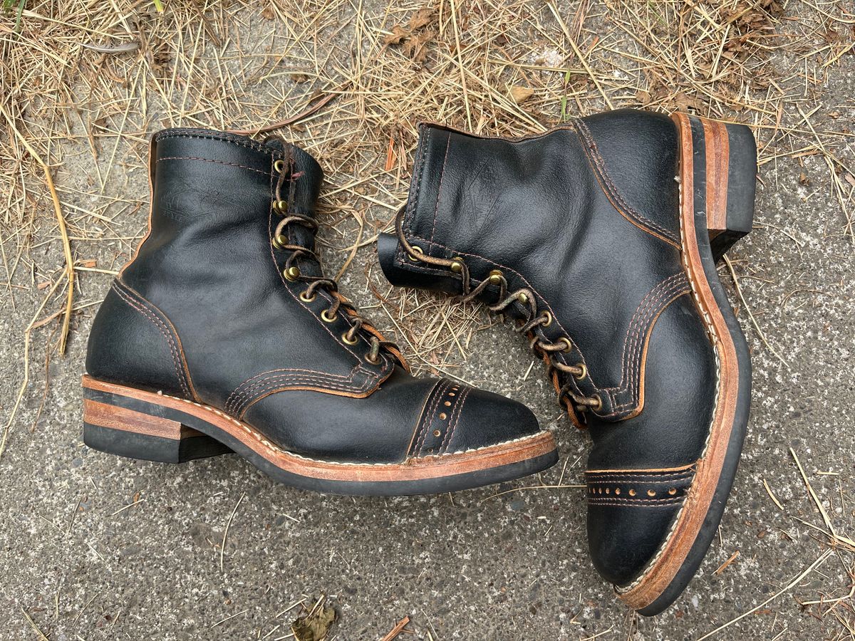 Photo by loralrose on August 11, 2024 of the Wesco Warren Boot in Horween Navy Waxed Flesh.