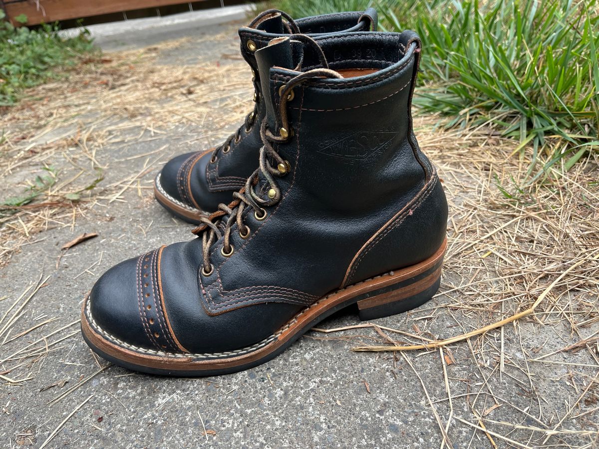 Photo by loralrose on August 11, 2024 of the Wesco Warren Boot in Horween Navy Waxed Flesh.