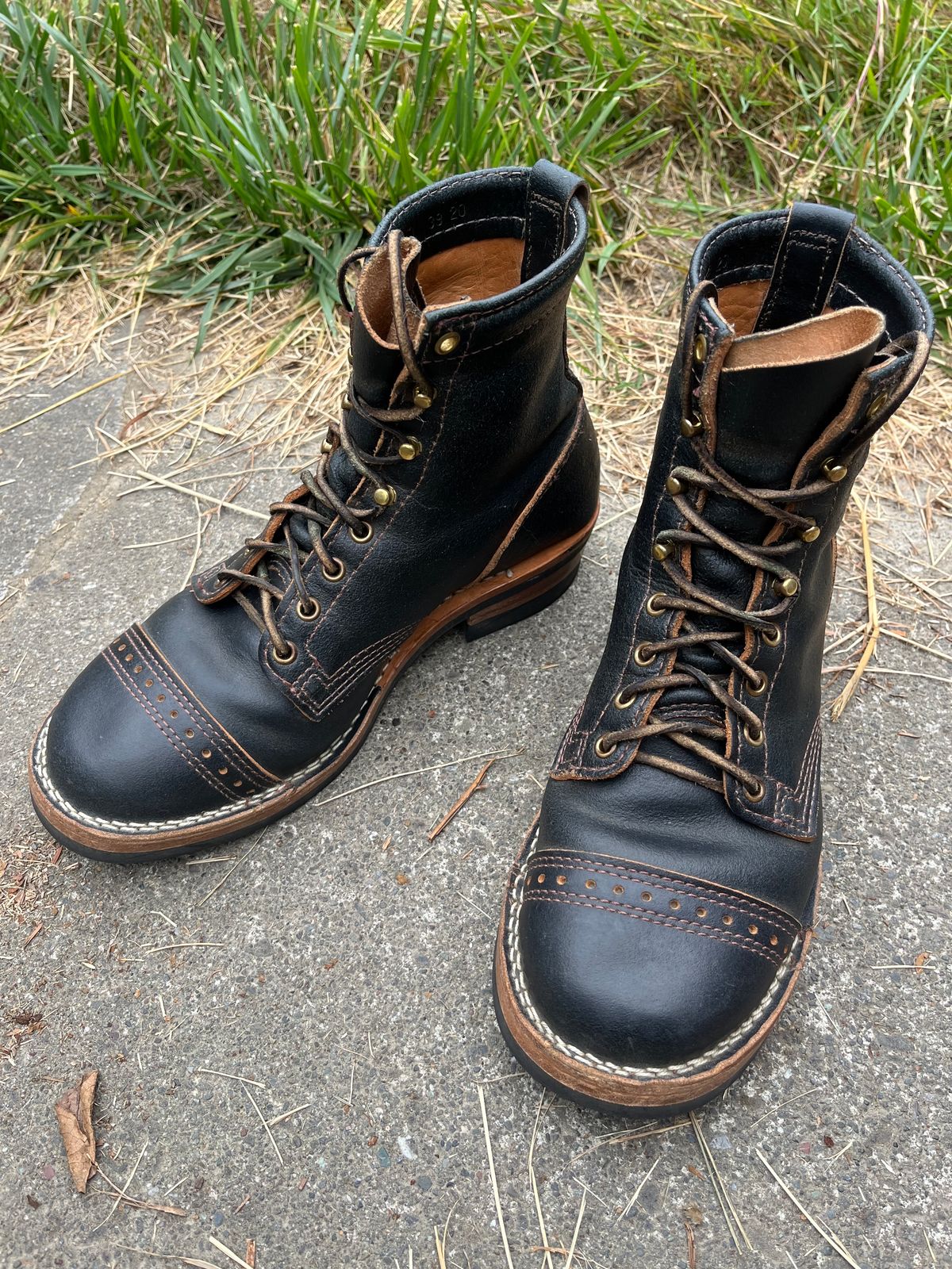 Photo by loralrose on August 11, 2024 of the Wesco Warren Boot in Horween Navy Waxed Flesh.