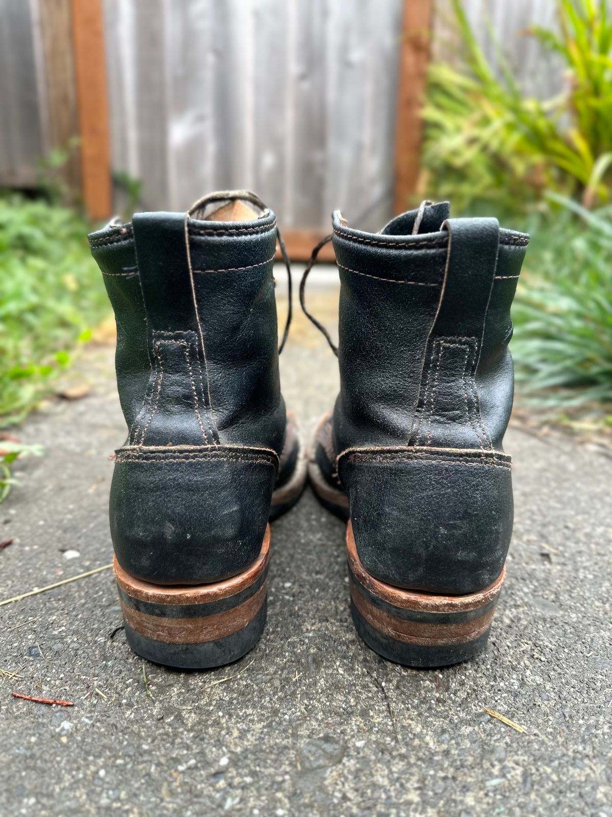 Photo by loralrose on October 9, 2024 of the Wesco Warren Boot in Horween Navy Waxed Flesh.