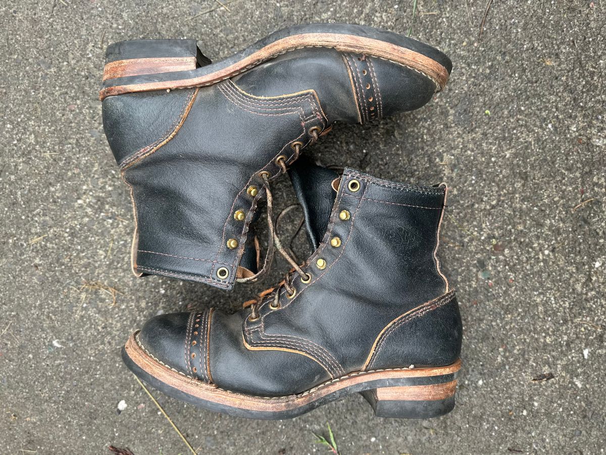 Photo by loralrose on October 9, 2024 of the Wesco Warren Boot in Horween Navy Waxed Flesh.