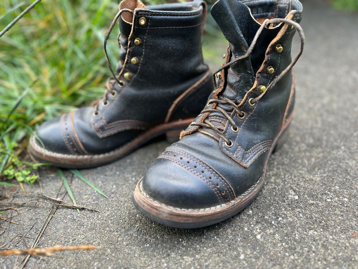 Photo by loralrose on October 27, 2024 of the Wesco Warren Boot in Horween Navy Waxed Flesh.