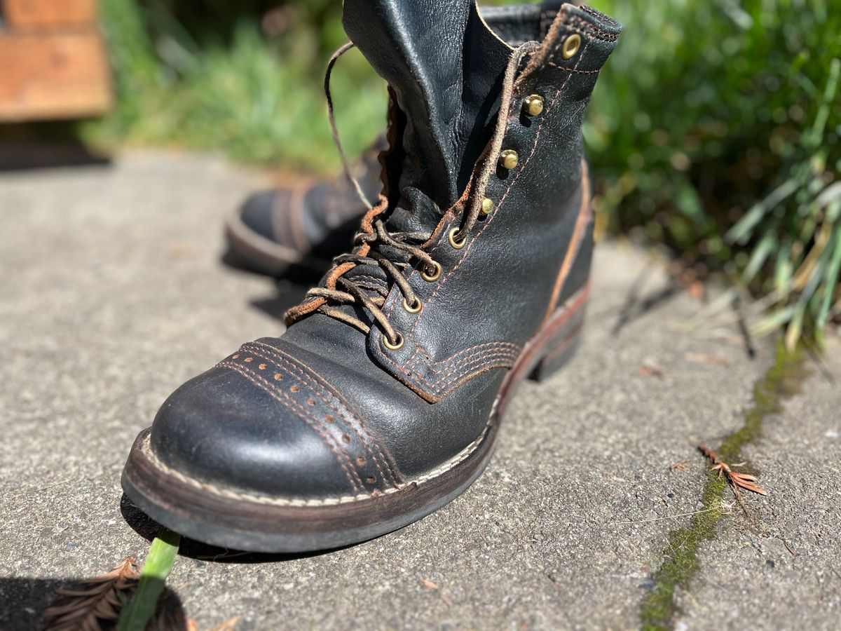 Photo by loralrose on March 23, 2025 of the Wesco Warren Boot in Horween Navy Waxed Flesh.