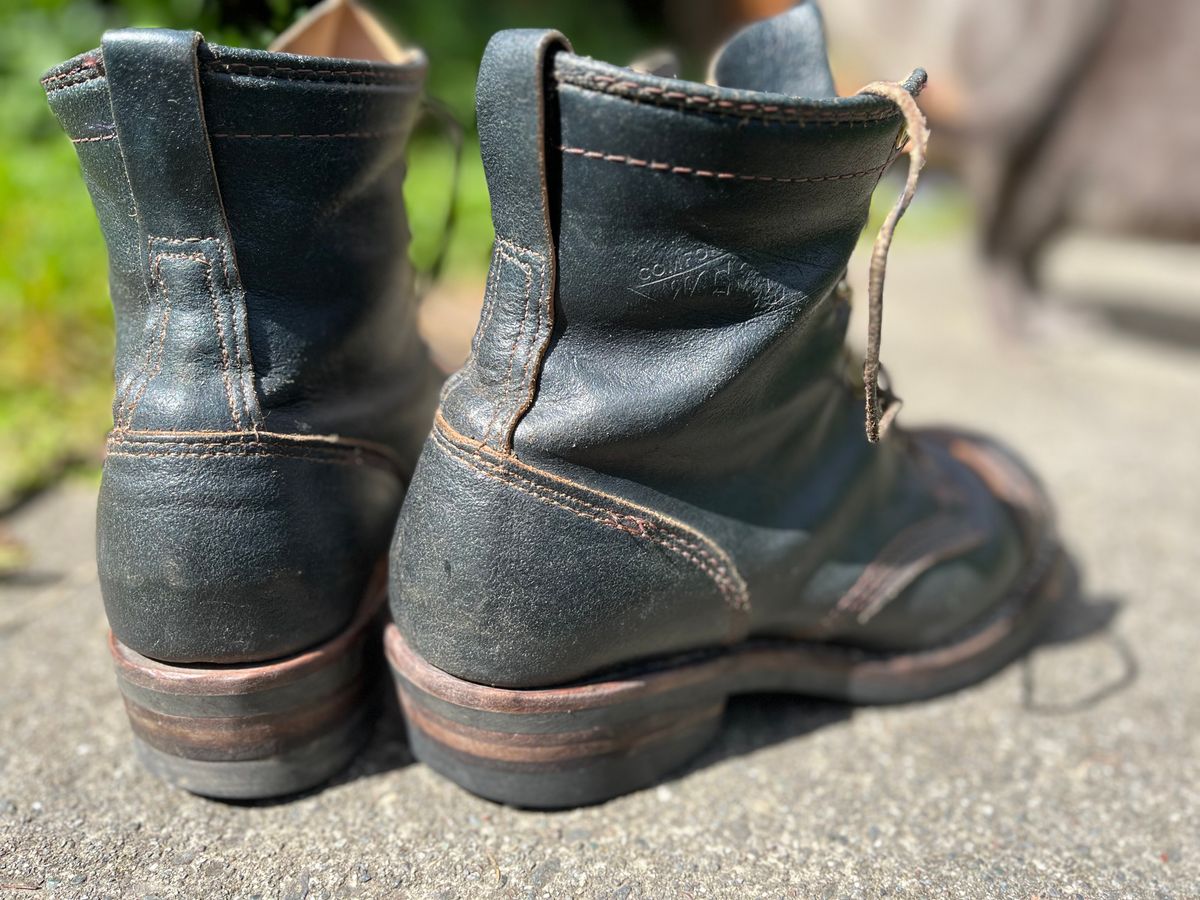 Photo by loralrose on March 23, 2025 of the Wesco Warren Boot in Horween Navy Waxed Flesh.
