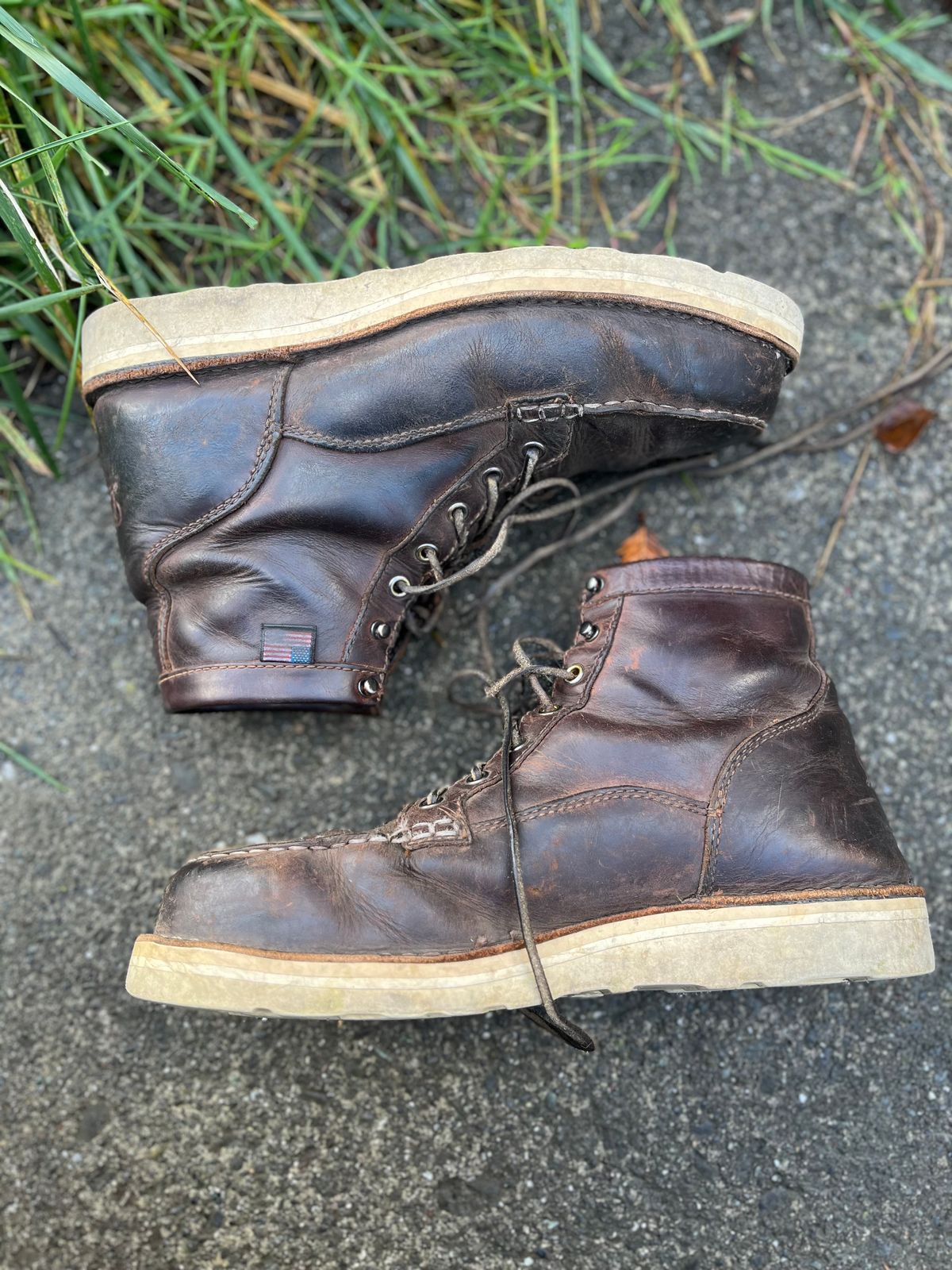 Photo by loralrose on October 27, 2024 of the Danner Bull Run Moc Toe in Brown Full Grain.