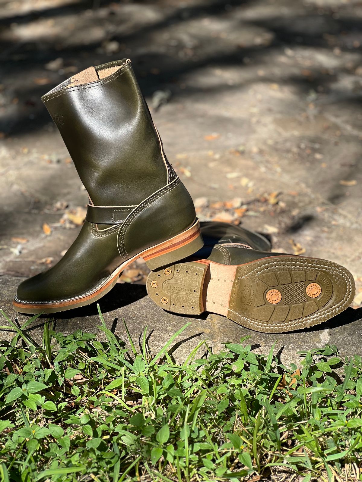 Photo by adriankgonzes on October 3, 2024 of the Wesco Mister Lou in Forest Green Chromexel.