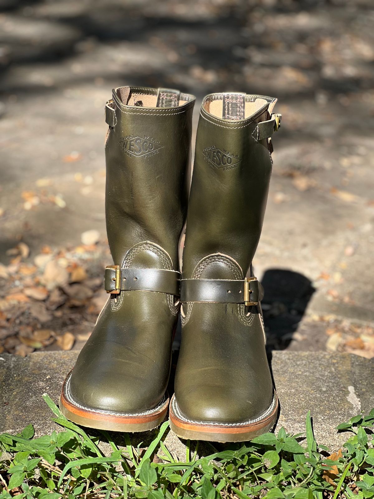 Photo by adriankgonzes on October 3, 2024 of the Wesco Mister Lou in Forest Green Chromexel.