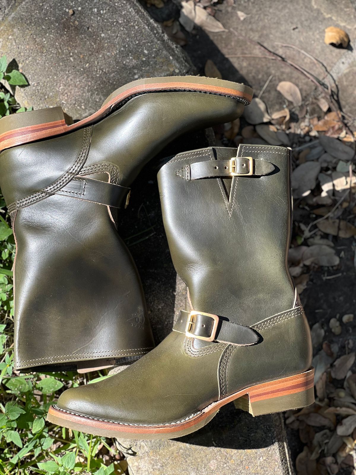 Photo by adriankgonzes on October 3, 2024 of the Wesco Mister Lou in Forest Green Chromexel.