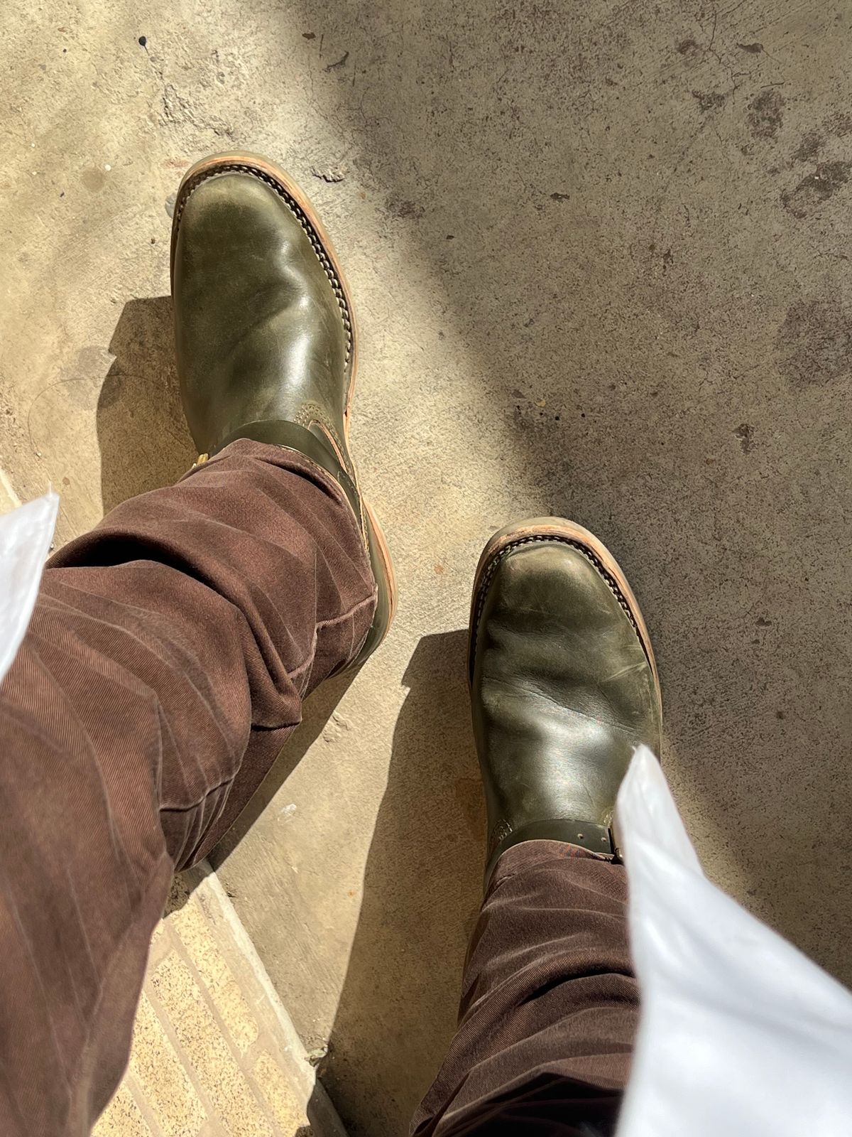 Photo by adriankgonzes on October 23, 2024 of the Wesco Mister Lou in Forest Green Chromexel.