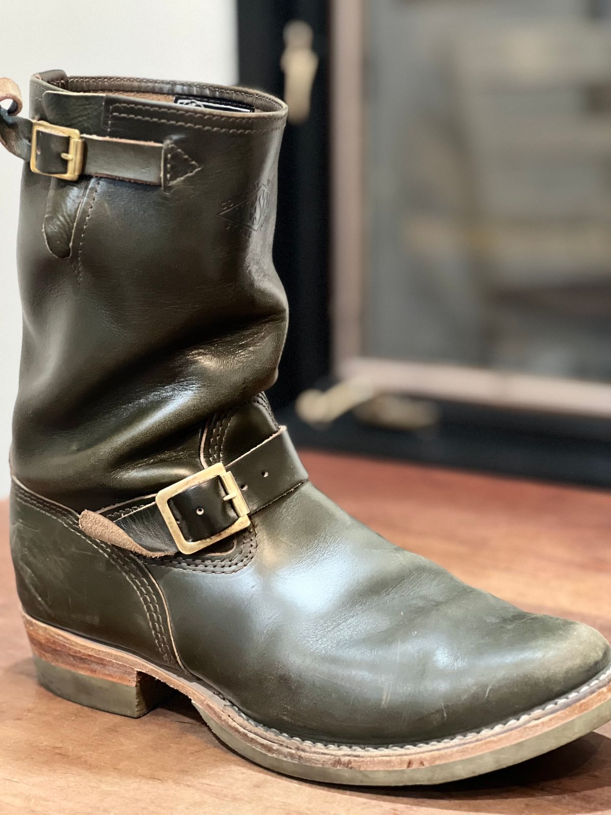 Photo by adriankgonzes on November 5, 2024 of the Wesco Mister Lou in Forest Green Chromexel.