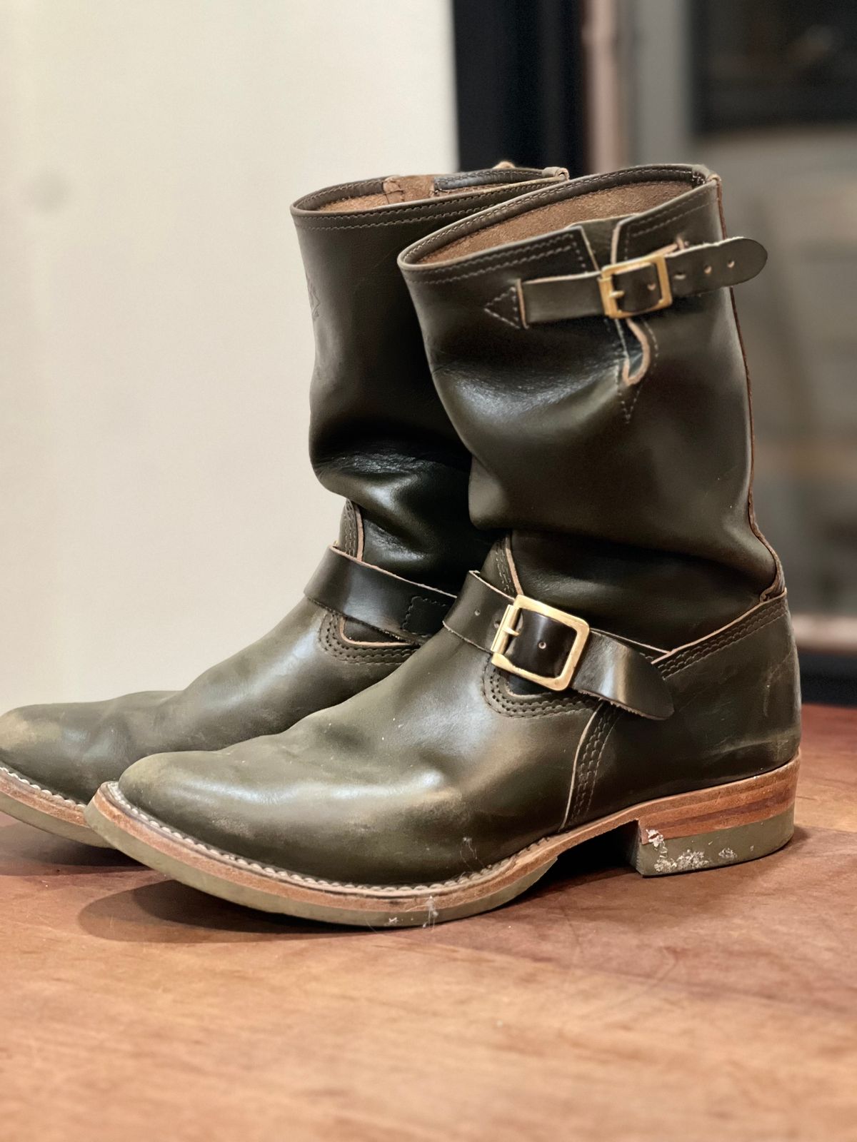 Photo by adriankgonzes on November 5, 2024 of the Wesco Mister Lou in Forest Green Chromexel.