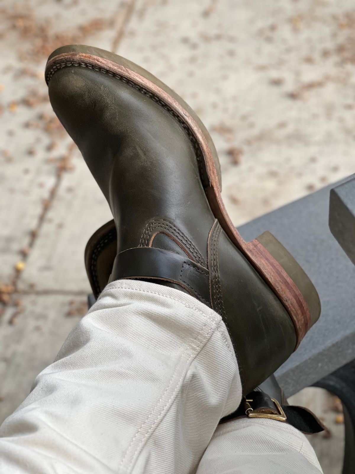 Photo by adriankgonzes on December 1, 2024 of the Wesco Mister Lou in Forest Green Chromexel.