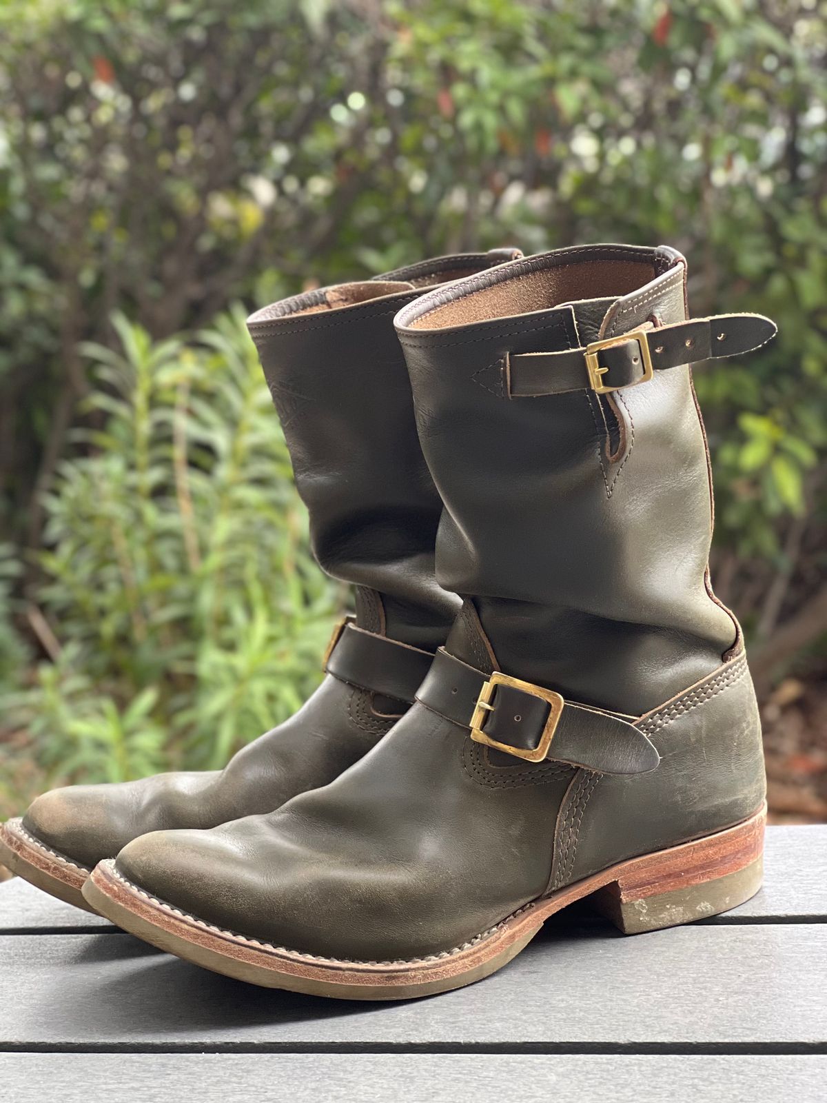 Photo by adriankgonzes on December 1, 2024 of the Wesco Mister Lou in Forest Green Chromexel.