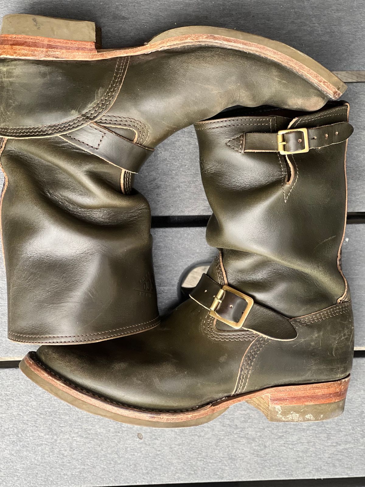 Photo by adriankgonzes on December 1, 2024 of the Wesco Mister Lou in Forest Green Chromexel.