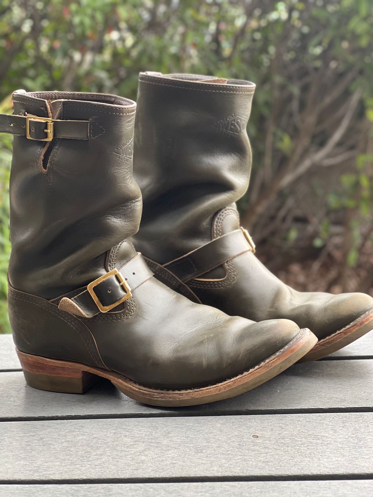Photo by adriankgonzes on December 1, 2024 of the Wesco Mister Lou in Forest Green Chromexel.