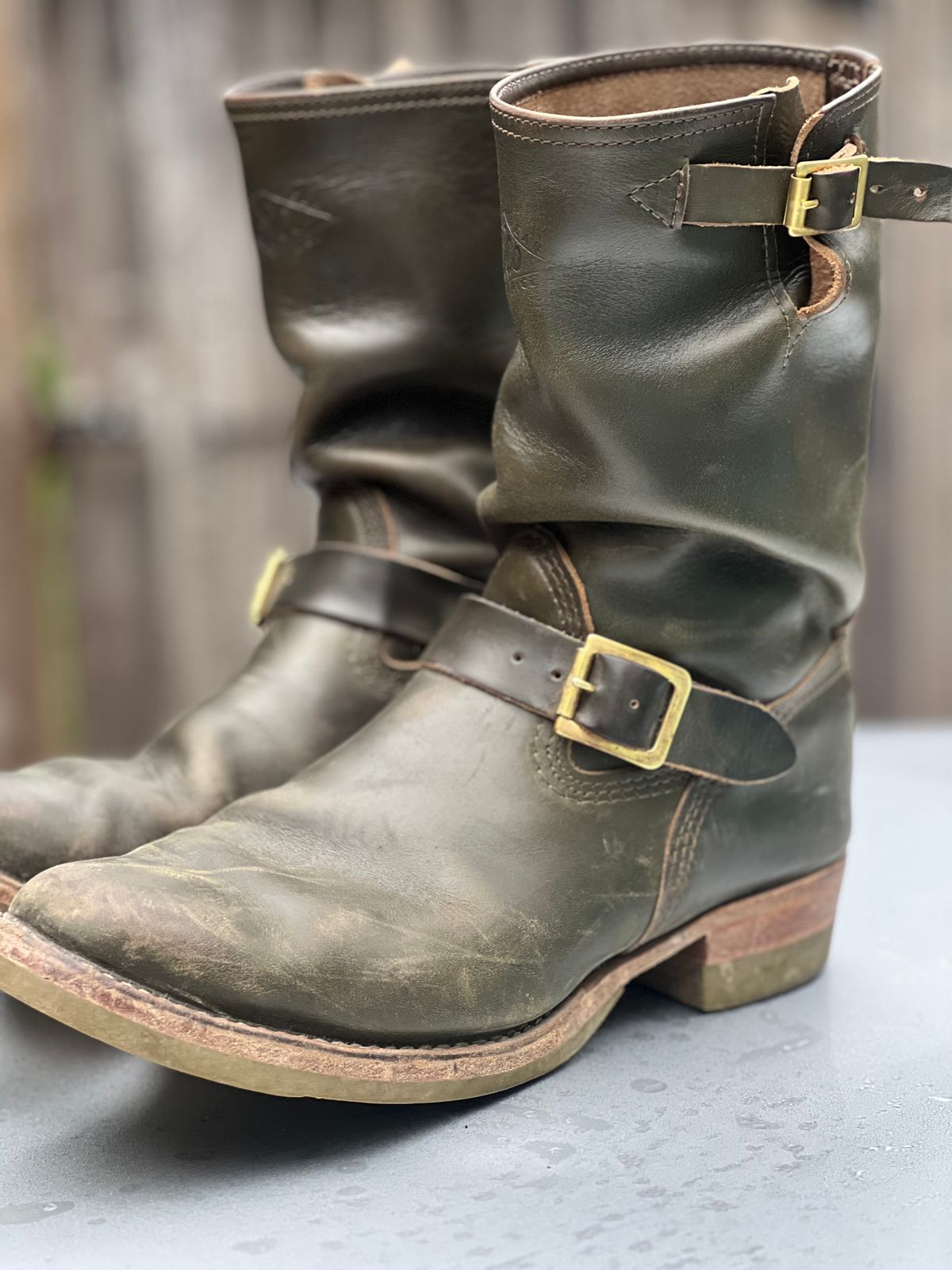 Photo by adriankgonzes on January 5, 2025 of the Wesco Mister Lou in Forest Green Chromexel.