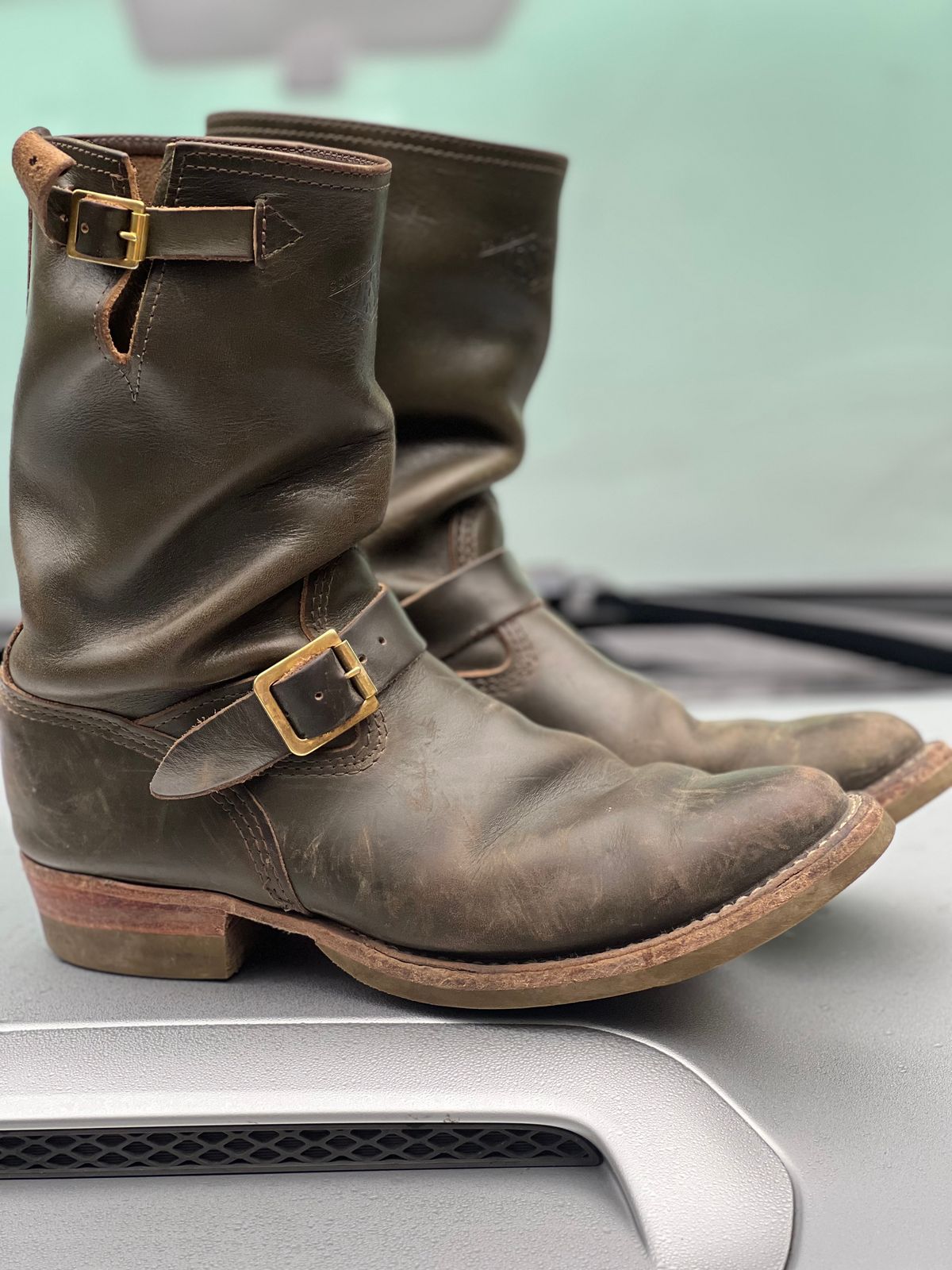 Photo by adriankgonzes on January 5, 2025 of the Wesco Mister Lou in Forest Green Chromexel.