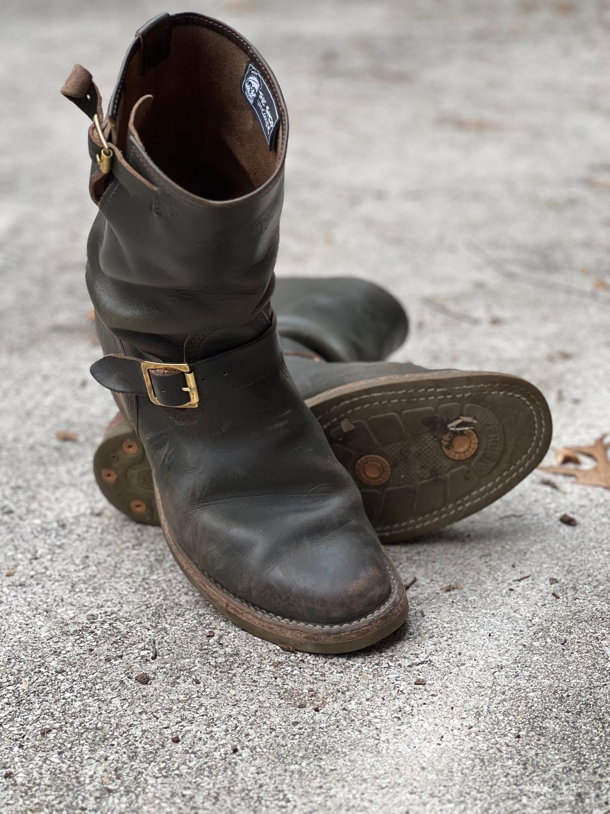 Photo by adriankgonzes on January 5, 2025 of the Wesco Mister Lou in Forest Green Chromexel.