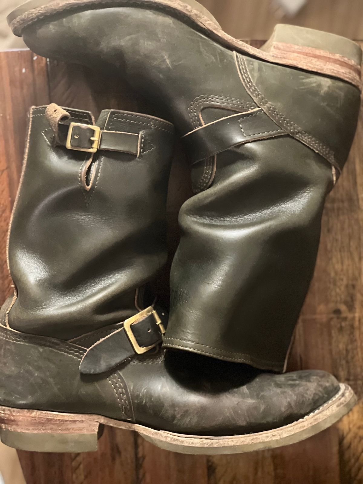 Photo by adriankgonzes on February 6, 2025 of the Wesco Mister Lou in Forest Green Chromexel.