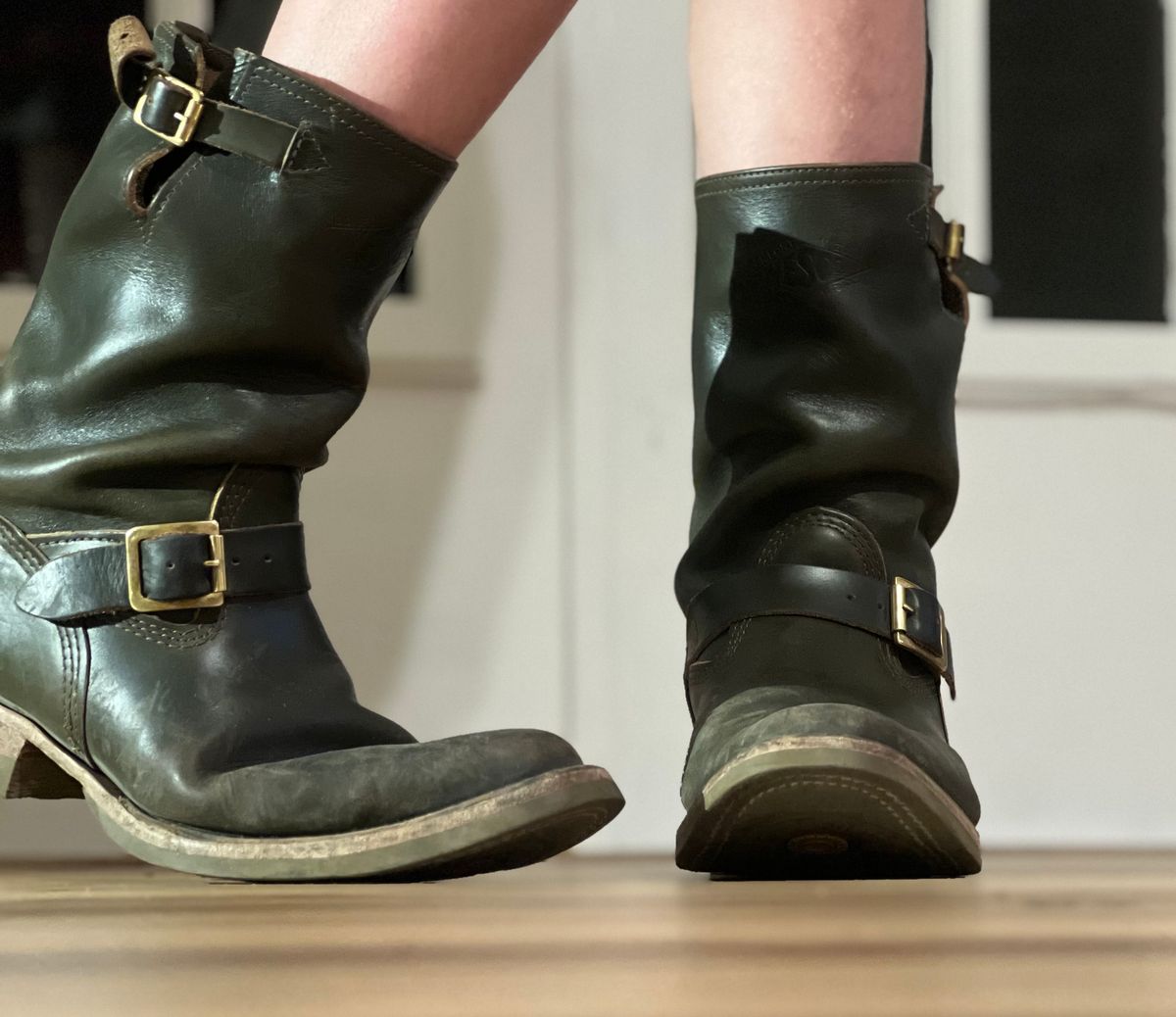 Photo by adriankgonzes on February 6, 2025 of the Wesco Mister Lou in Forest Green Chromexel.