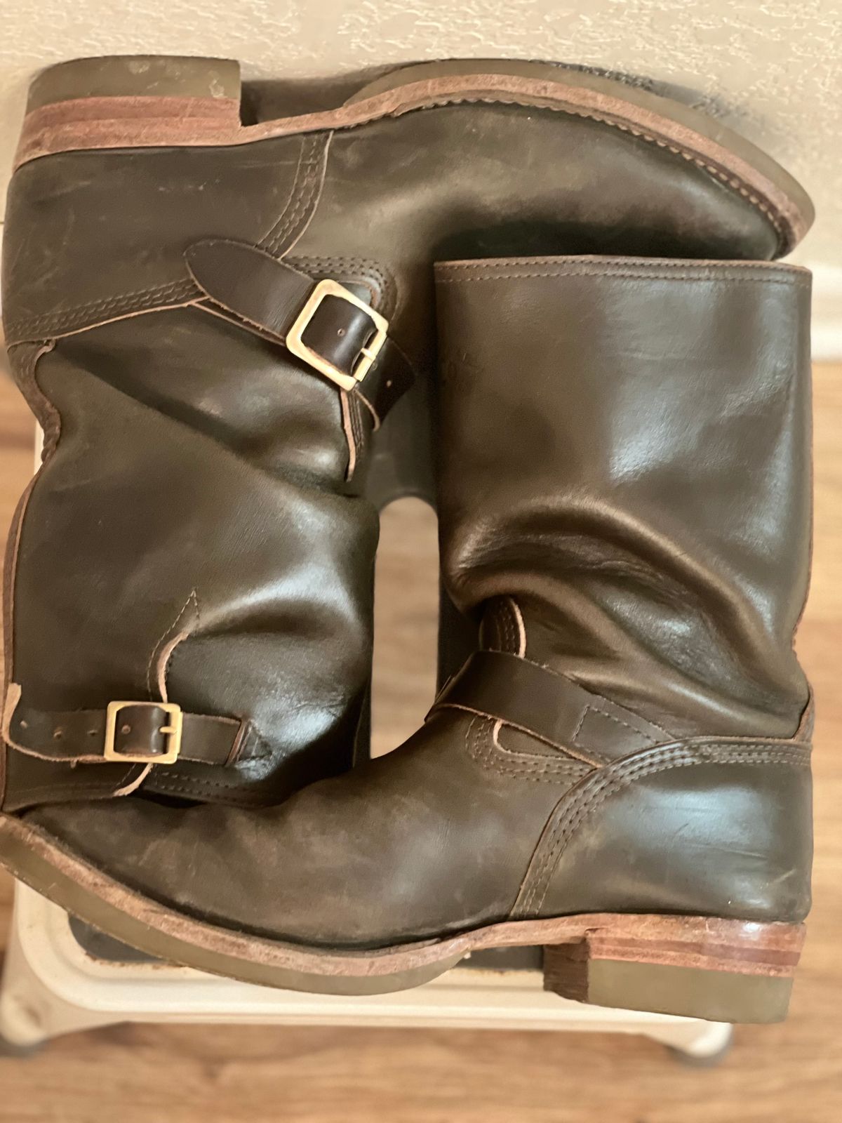 Photo by adriankgonzes on March 4, 2025 of the Wesco Mister Lou in Forest Green Chromexel.