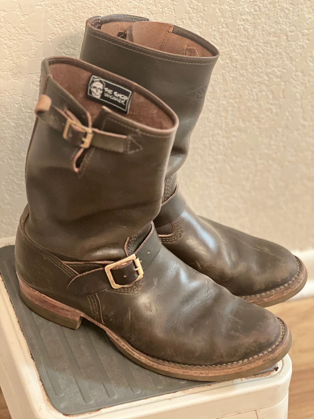 Photo by adriankgonzes on March 4, 2025 of the Wesco Mister Lou in Forest Green Chromexel.