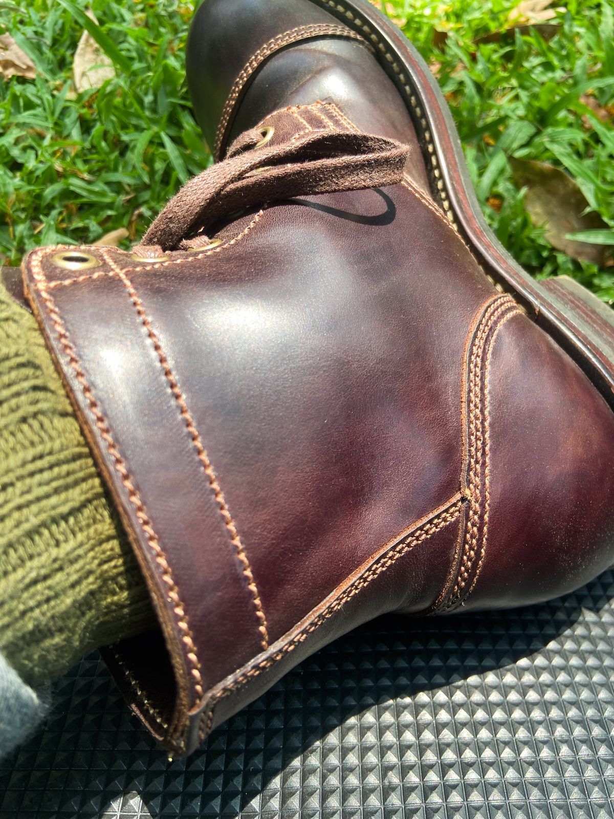 Photo by Boot.Stomp on March 25, 2026 of the Willie's Handmade Boots Cap Toe Service Boot in Maryam Olive Horserump Overdyed Dark Brown.