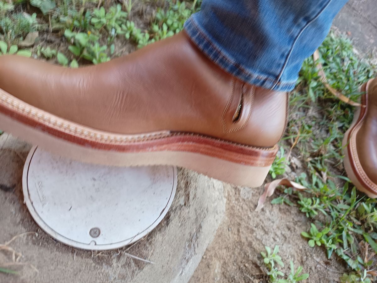 Photo by repk85 on July 19, 2025 of the Fortis Boots Side Zip in Horween Natural Chromexcel.