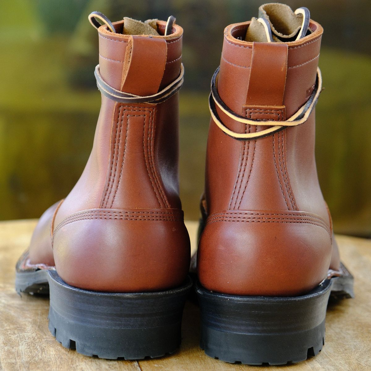 Photo by stitchdown_collabs on October 15, 2024 of the White's Whites X Stitchdown Cliff Boot in Seidel Red Dog Oil Tan & Horween Black Waxed Flesh.