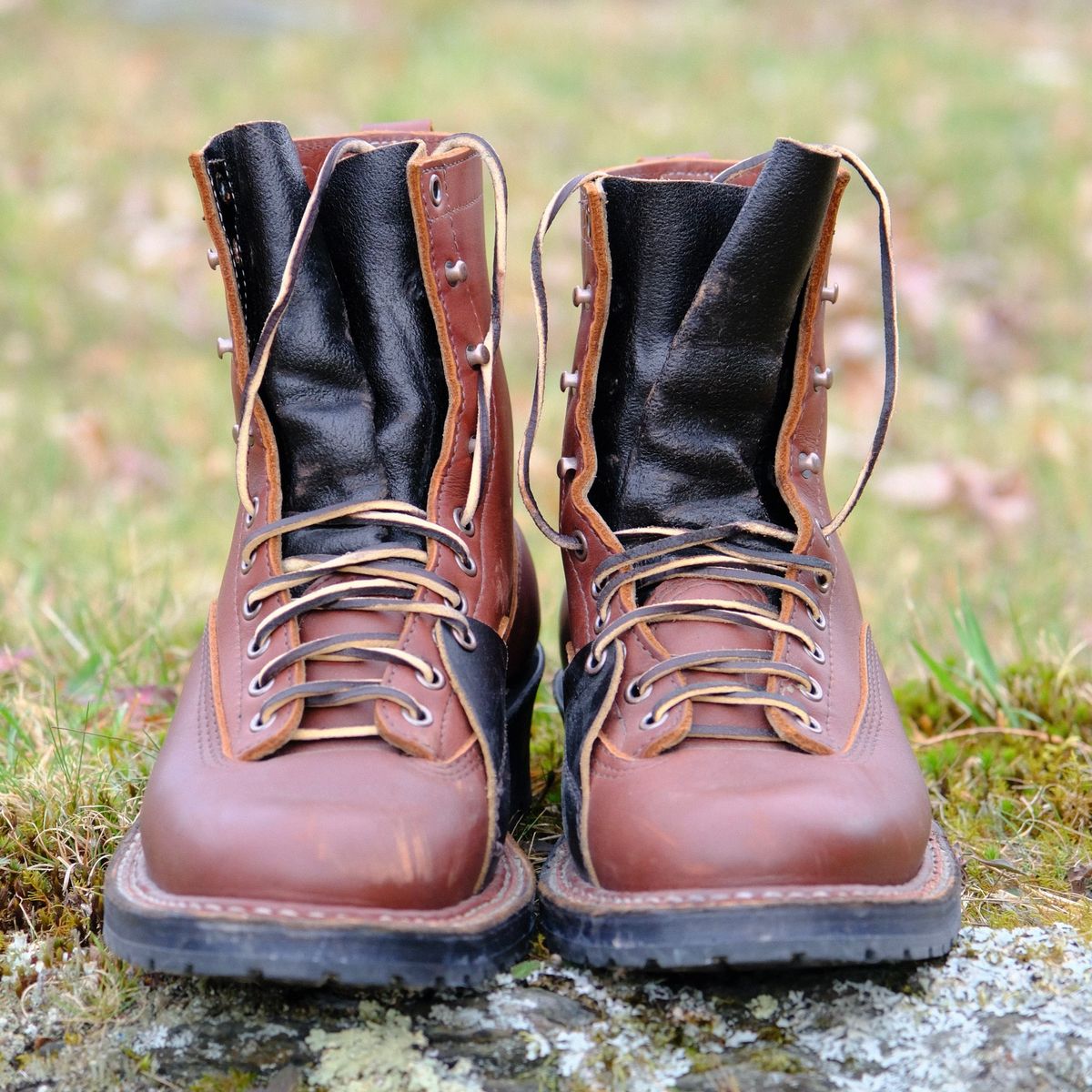 Photo by stitchdown_collabs on November 5, 2024 of the White's Whites X Stitchdown Cliff Boot in Seidel Red Dog Oil Tan & Horween Black Waxed Flesh.