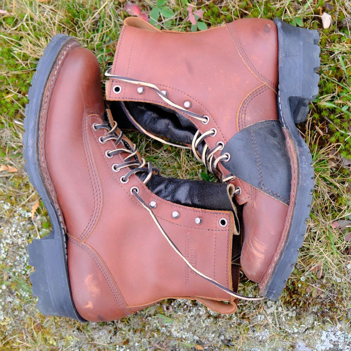 Photo by stitchdown_collabs on November 5, 2024 of the White's Whites X Stitchdown Cliff Boot in Seidel Red Dog Oil Tan & Horween Black Waxed Flesh.