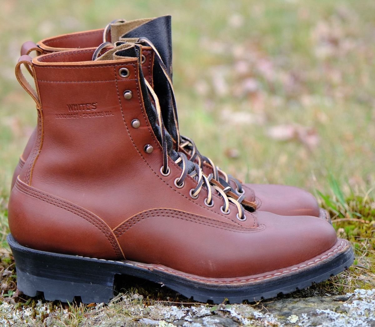 Photo by stitchdown_collabs on November 5, 2024 of the White's Whites X Stitchdown Cliff Boot in Seidel Red Dog Oil Tan & Horween Black Waxed Flesh.
