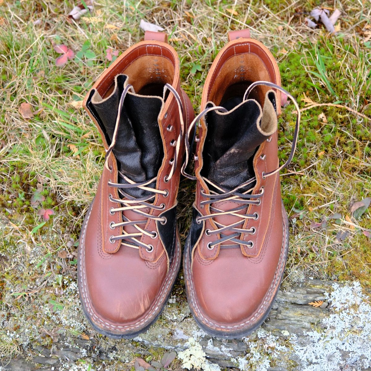 Photo by stitchdown_collabs on November 5, 2024 of the White's Whites X Stitchdown Cliff Boot in Seidel Red Dog Oil Tan & Horween Black Waxed Flesh.
