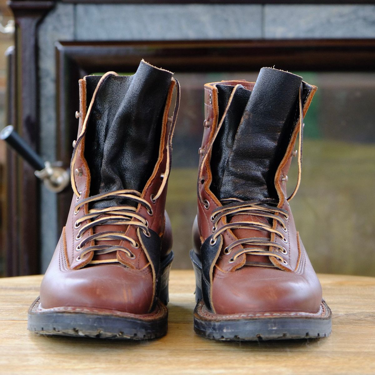 Photo by stitchdown_collabs on December 6, 2024 of the White's Whites X Stitchdown Cliff Boot in Seidel Red Dog Oil Tan & Horween Black Waxed Flesh.