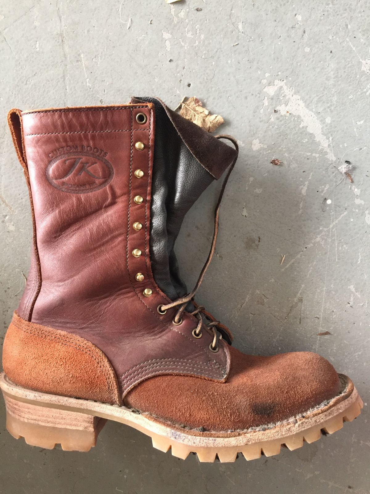 Photo by Mike on April 25, 2024 of the JK Boots Superduty in jk smooth / rough out.