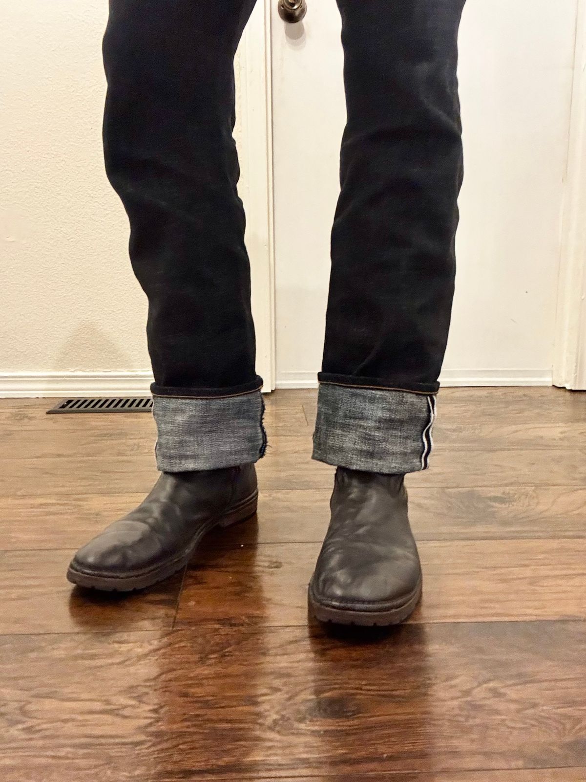 Photo by FingerWags on January 23, 2026 of the John Varvatos Mercer in Unknown Leather.