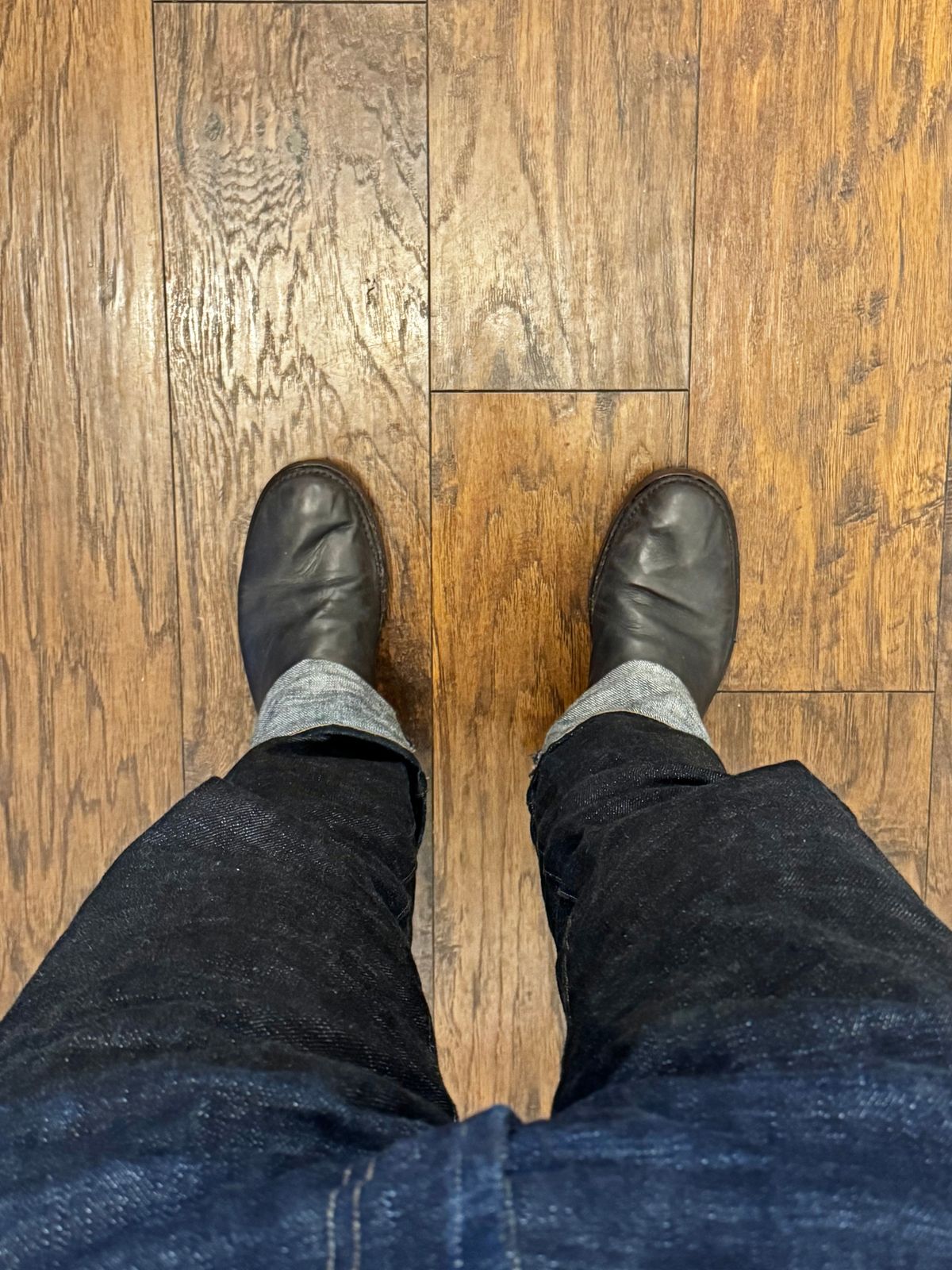 Photo by FingerWags on January 23, 2026 of the John Varvatos Mercer in Unknown Leather.