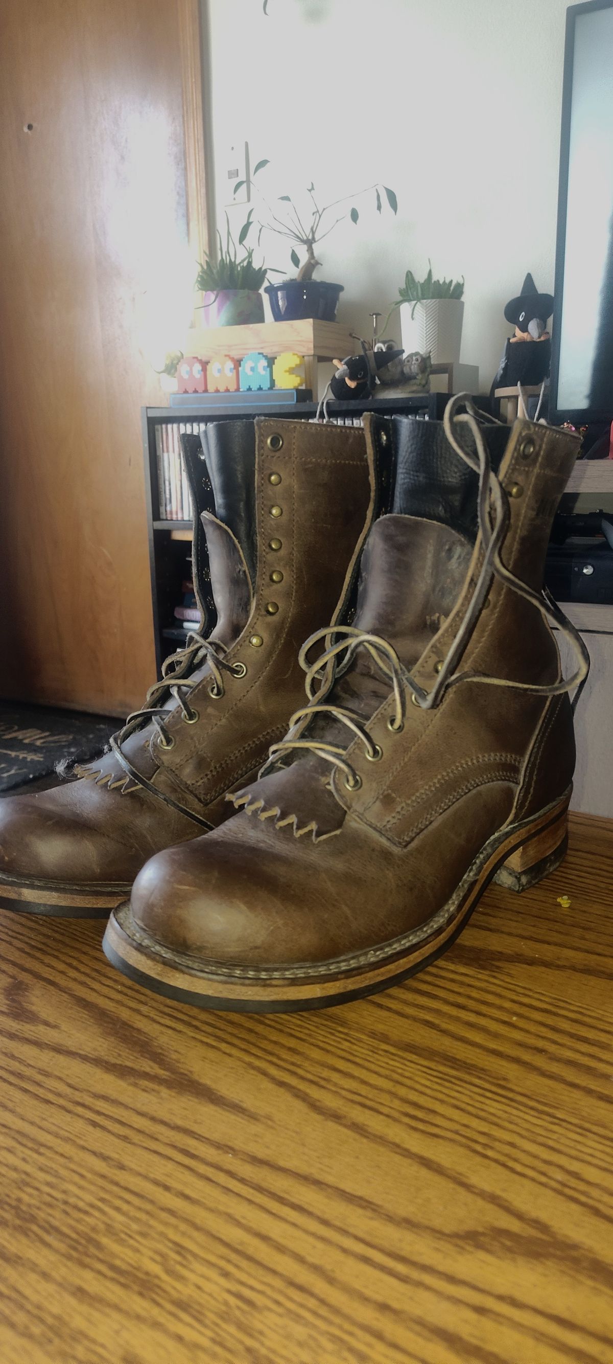 Photo by ducks_Drews on May 12, 2024 of the Drew's Boots 8-Inch Logger in Rowdy Smooth.