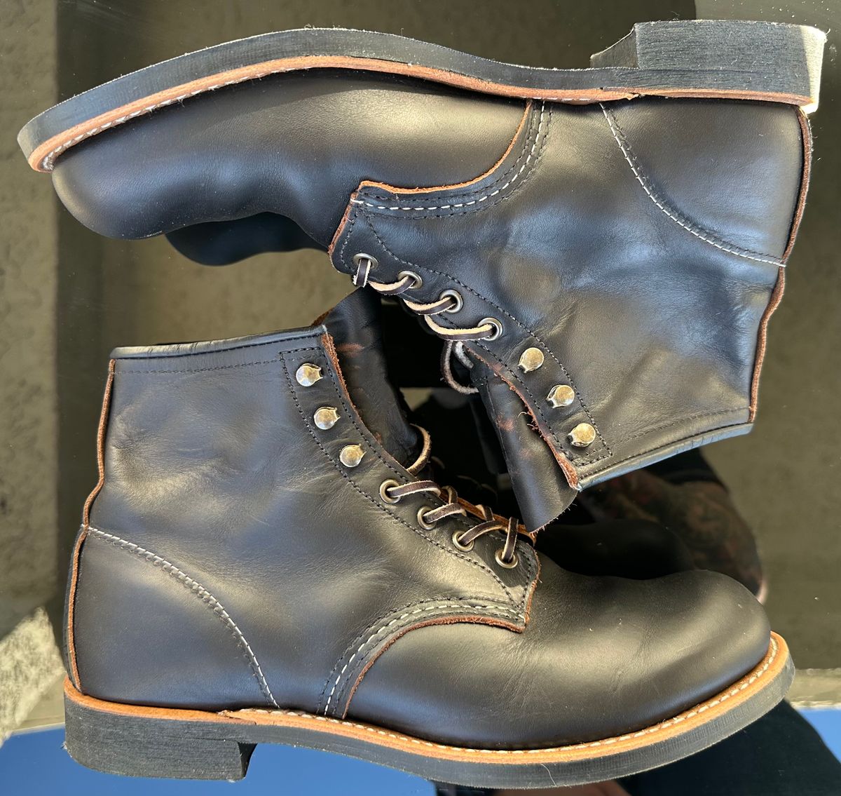 Photo by Mario357 on October 16, 2025 of the Red Wing Blacksmith in Black Prarie Leather.