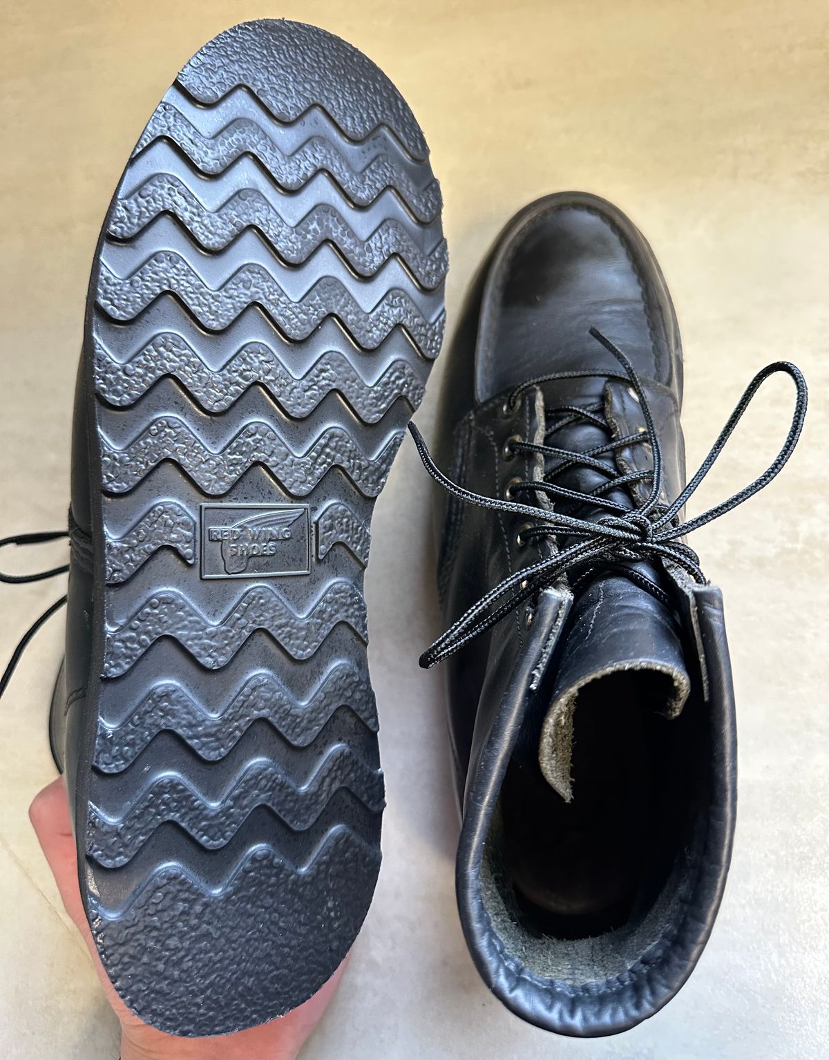 Photo by Mario357 on September 19, 2025 of the Red Wing 6-Inch Classic Moc in Black Skagway Leather.