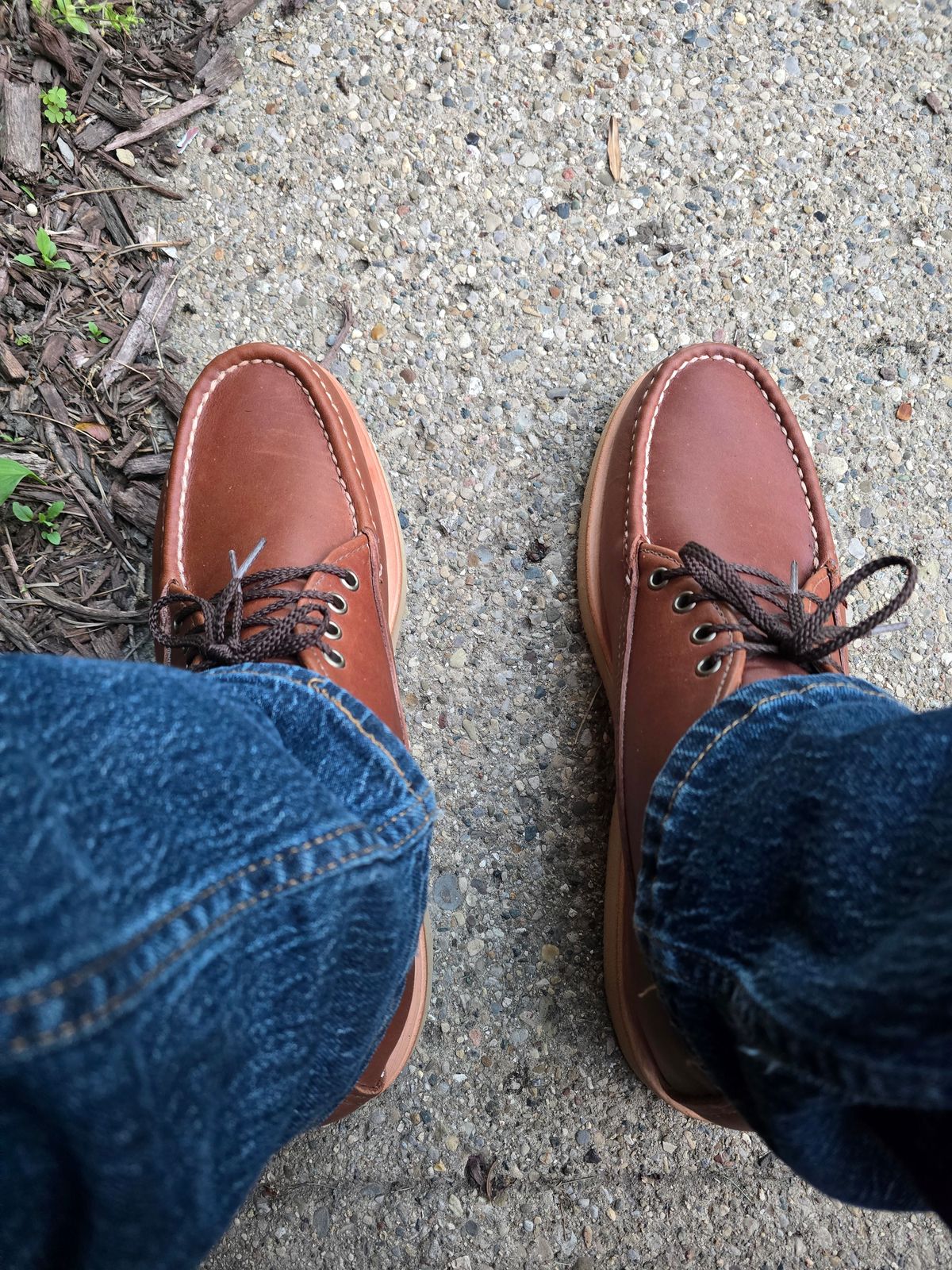 Photo by KingBama13 on May 7, 2025 of the Russell Moccasin Co. Russell Moccasin Co. / Chukka in Russell Moccasin Co. / Walnut Timberjack.